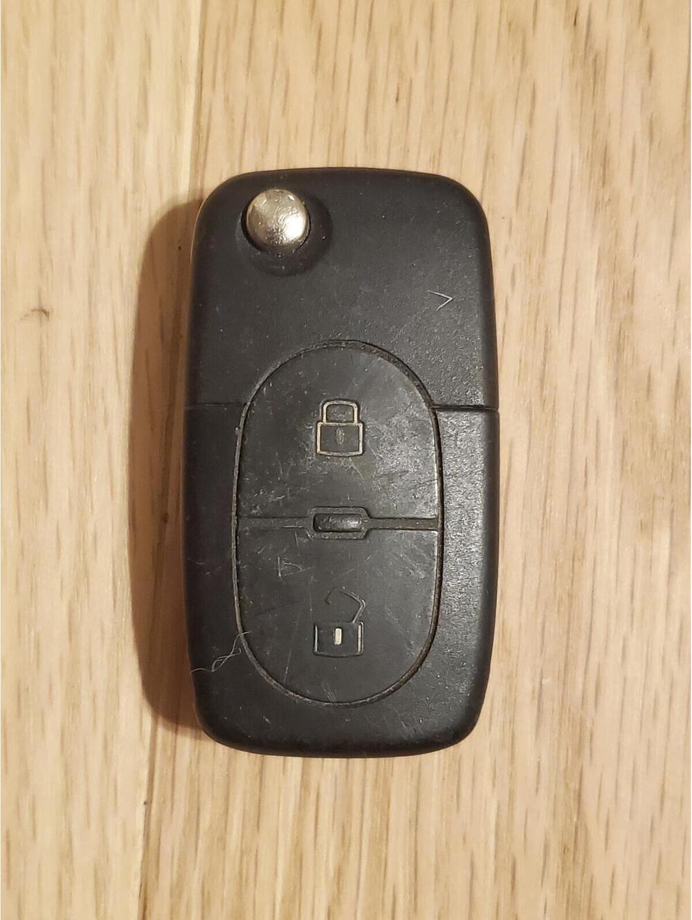 OEM Audi Car Key Remote Fob - Picture 2 of 4